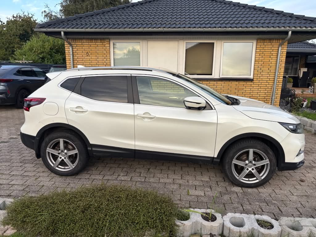 Hvid Nissan Qashqai fra 2019