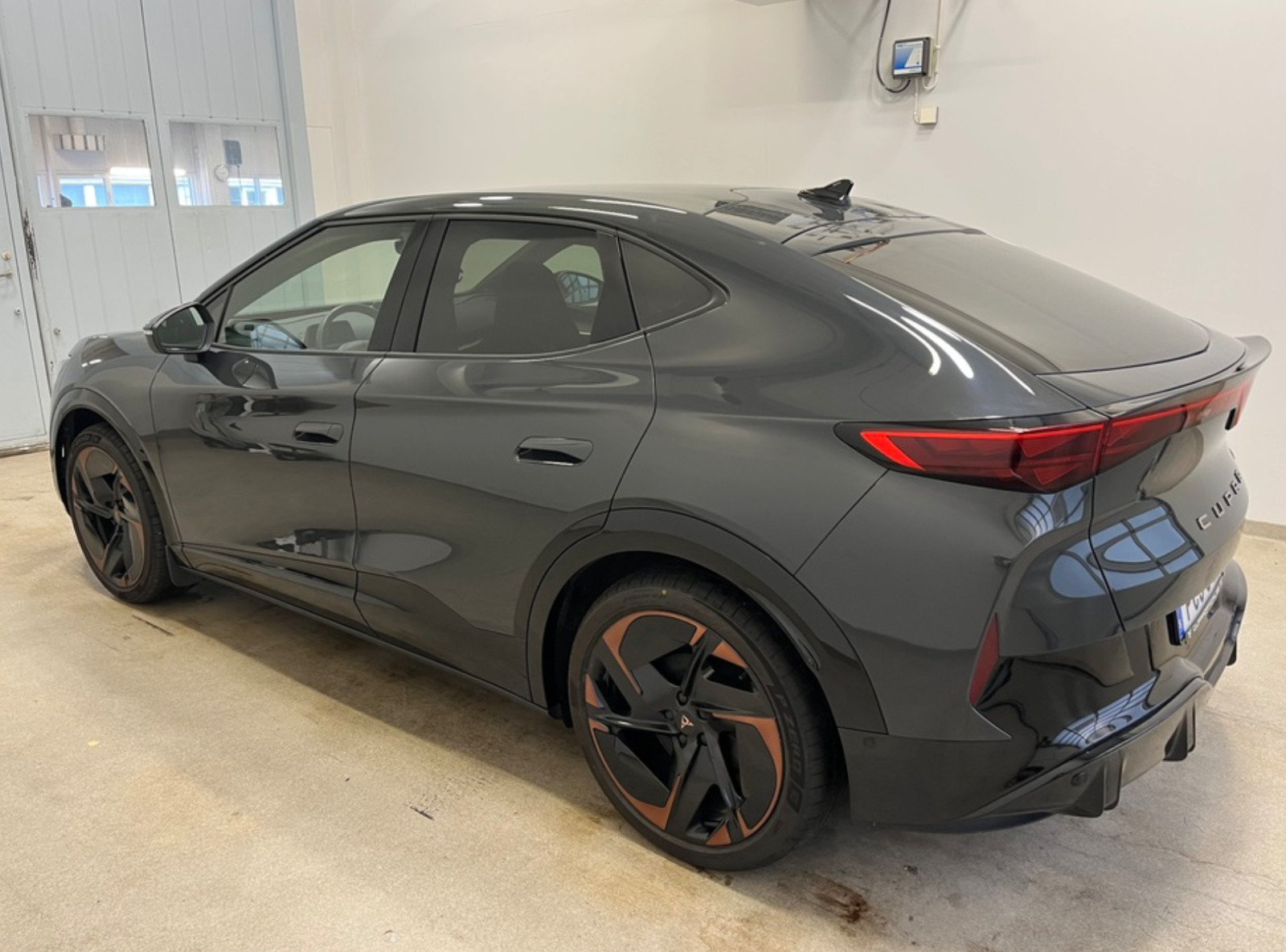 Grå Cupra Tavascan fra 2024