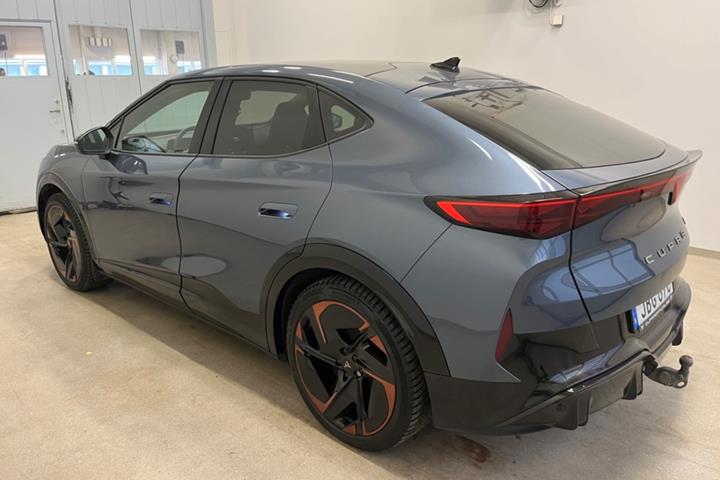 Blå Cupra Tavascan fra 2024