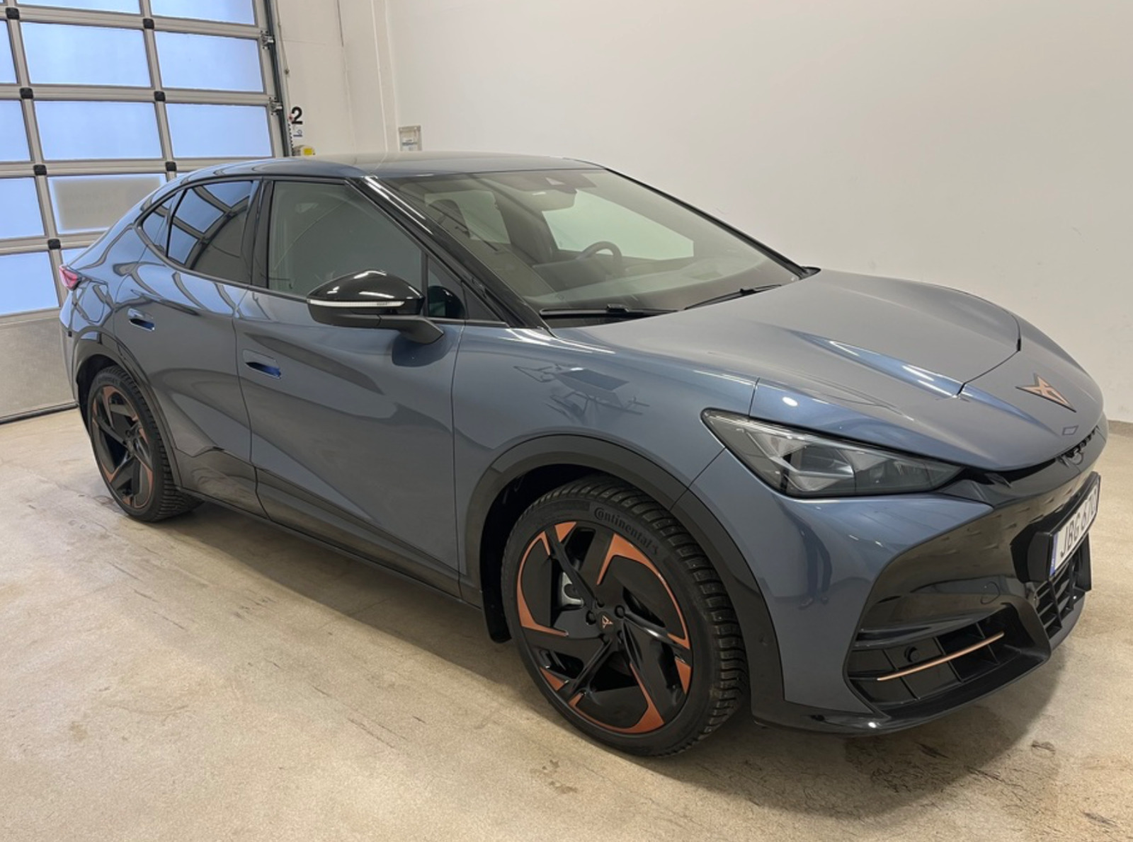 Blå Cupra Tavascan fra 2024