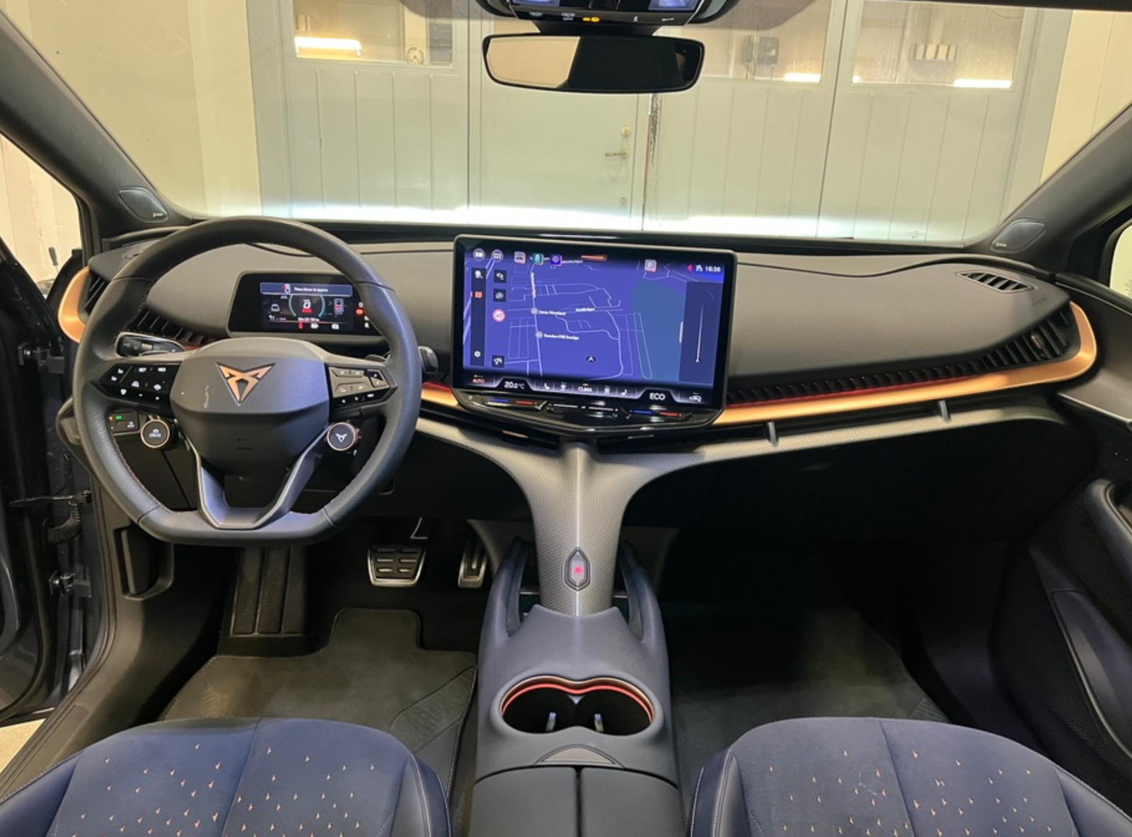 Blå Cupra Tavascan fra 2024