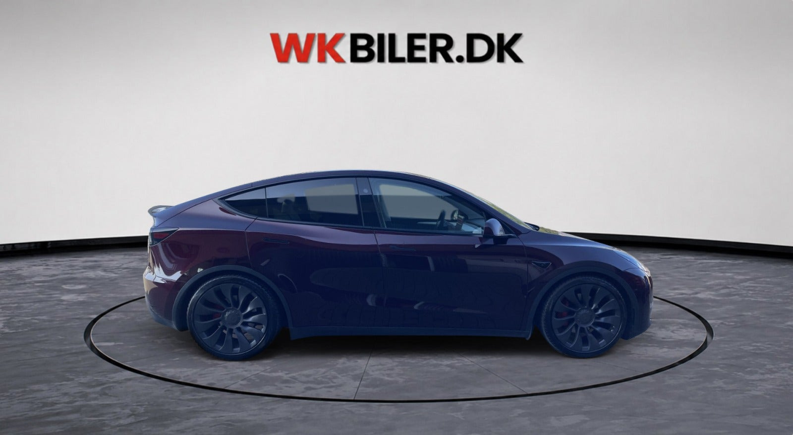 Rød Tesla Model Y fra 2024