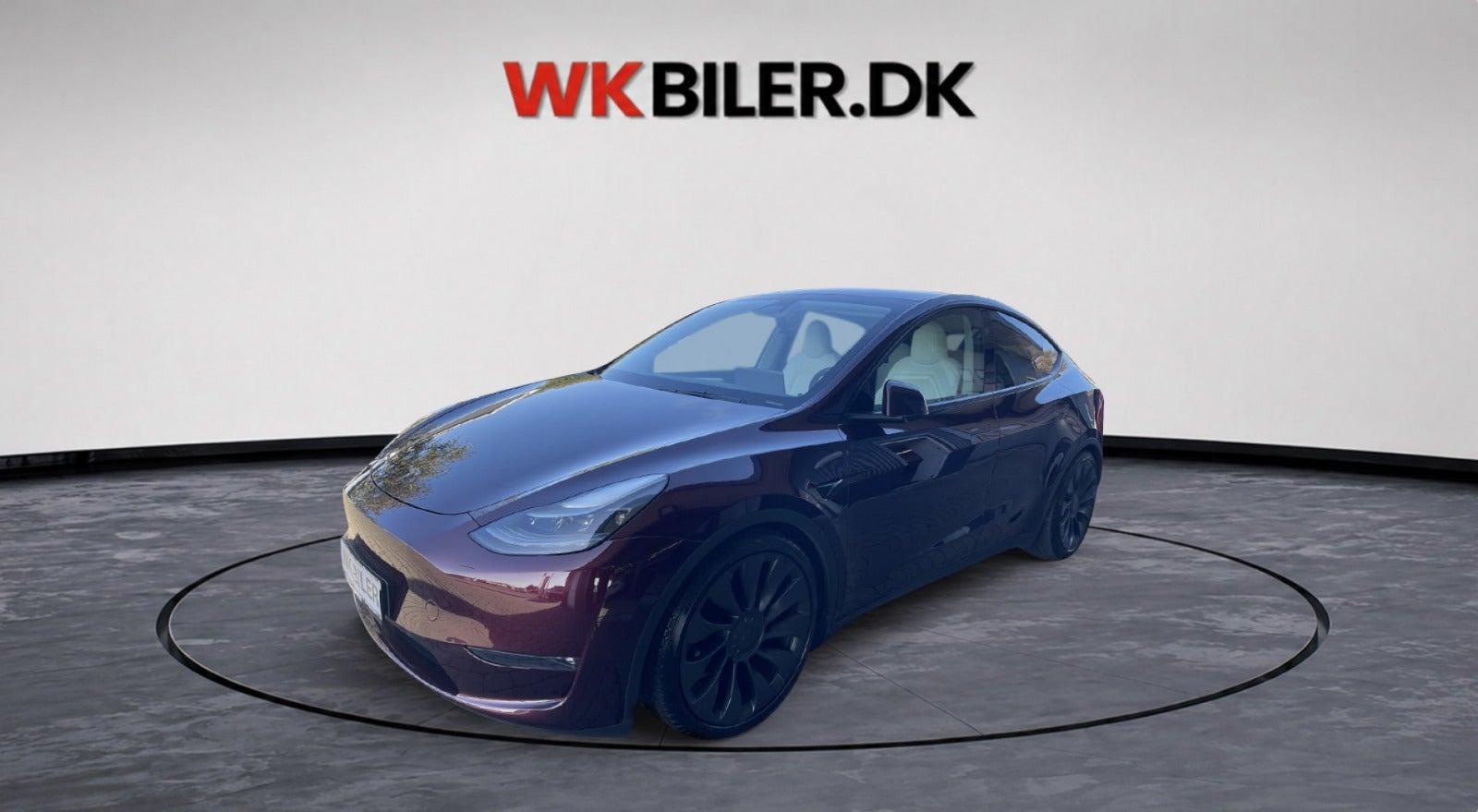 Rød Tesla Model Y fra 2024