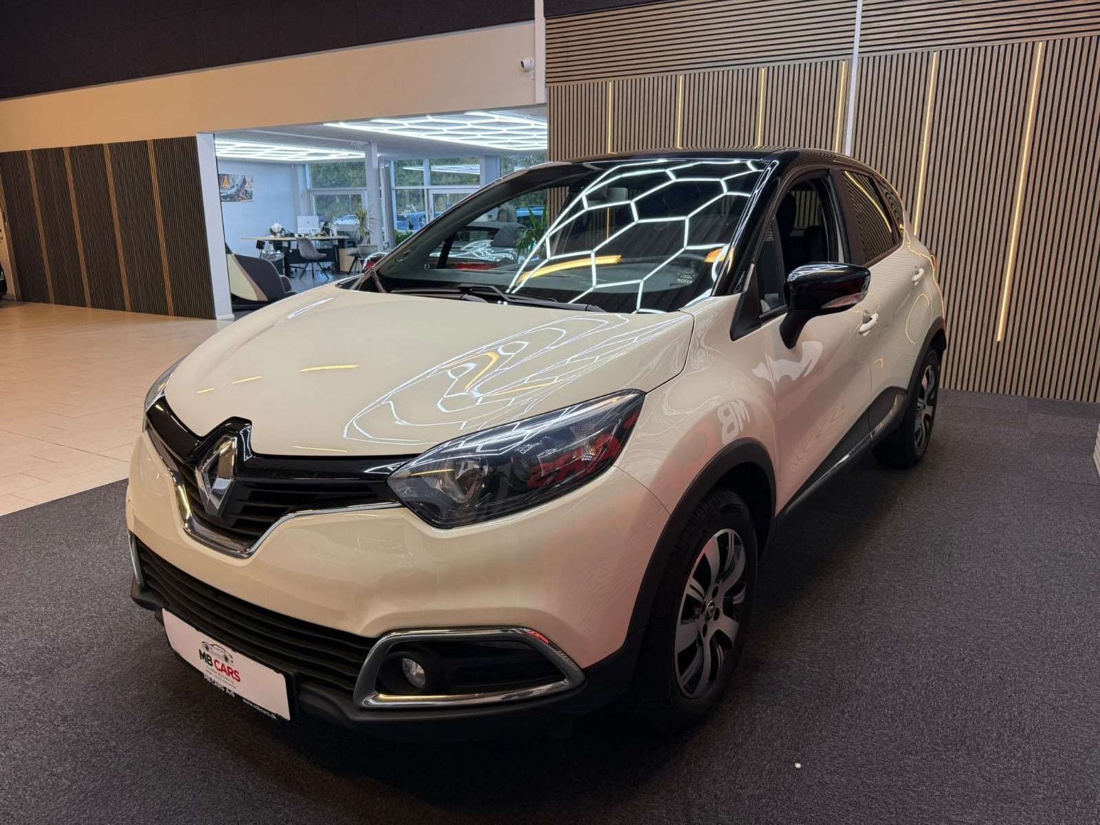 Orange Renault Captur fra 2016