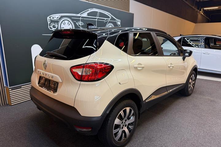 Orange Renault Captur fra 2016