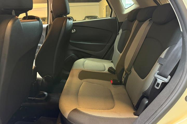 Orange Renault Captur fra 2016