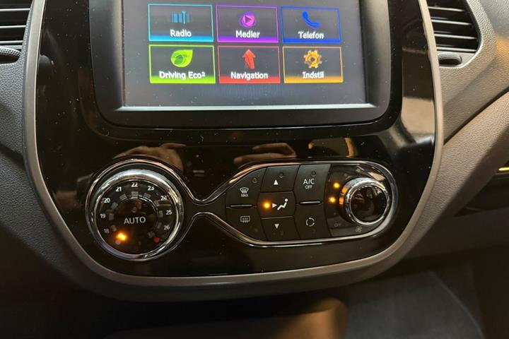 Orange Renault Captur fra 2016
