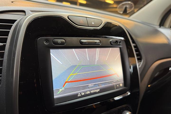 Orange Renault Captur fra 2016
