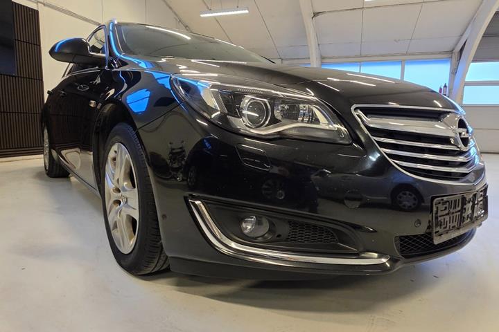 Sort Opel Insignia fra 2015