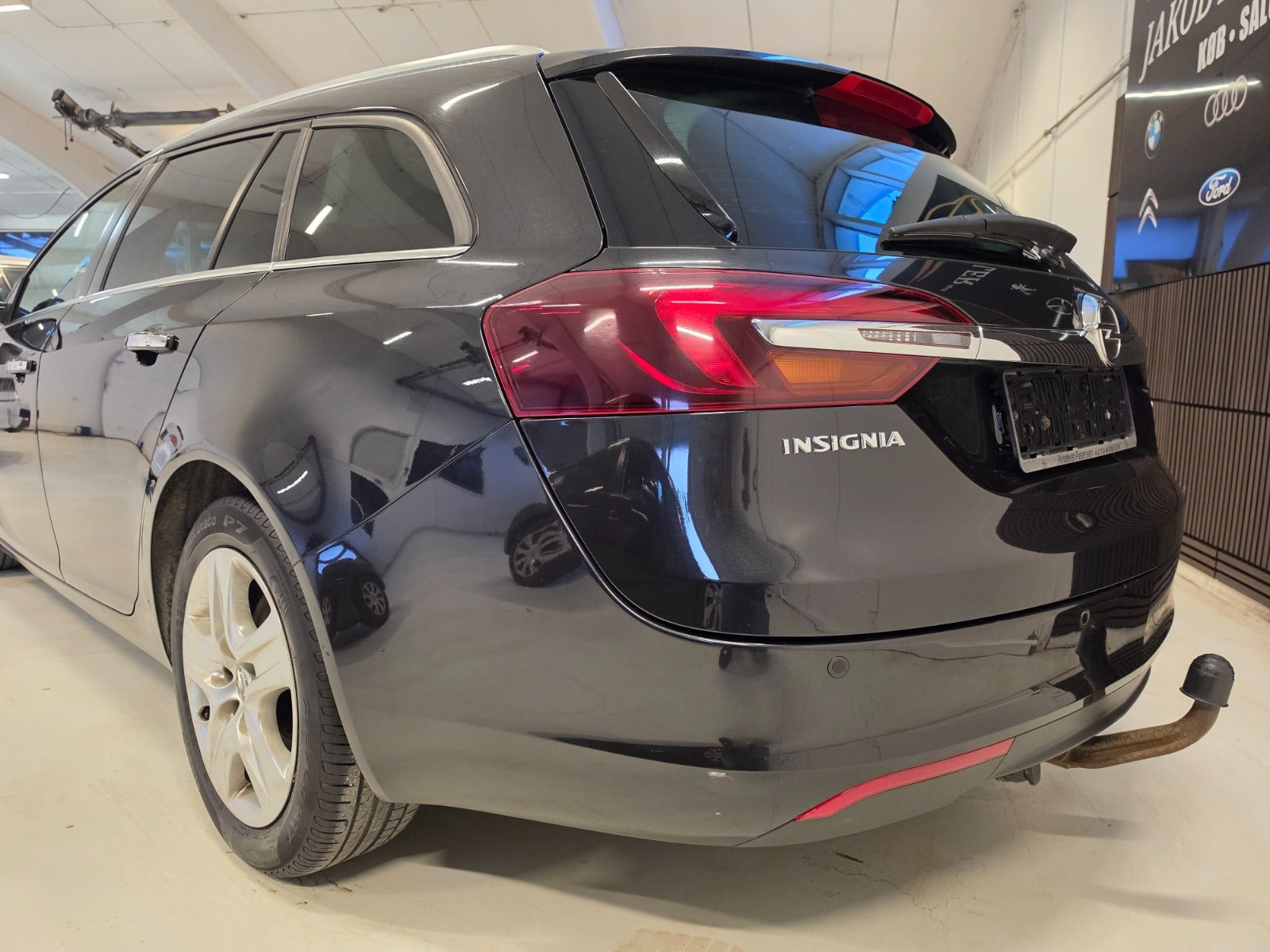 Sort Opel Insignia fra 2015