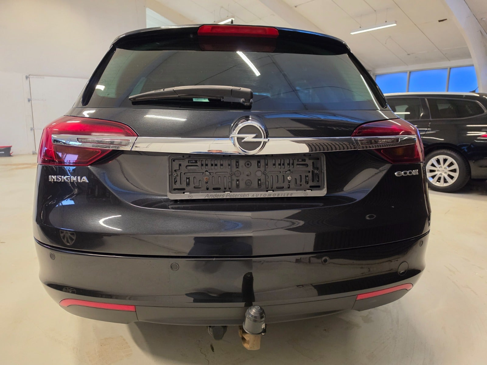 Sort Opel Insignia fra 2015