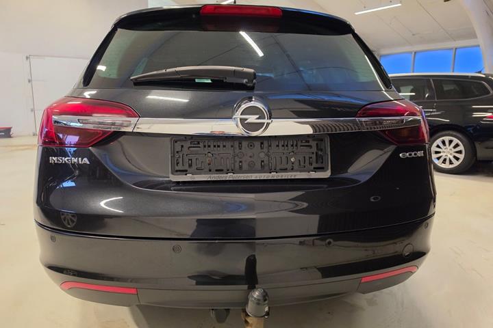 Sort Opel Insignia fra 2015