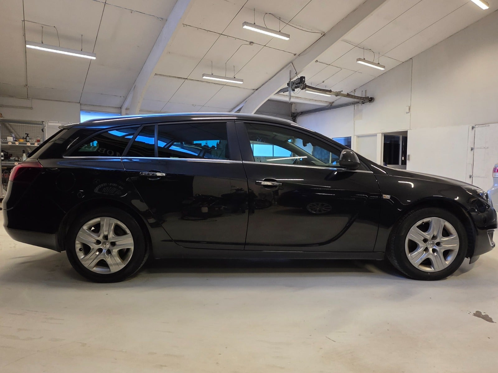 Sort Opel Insignia fra 2015
