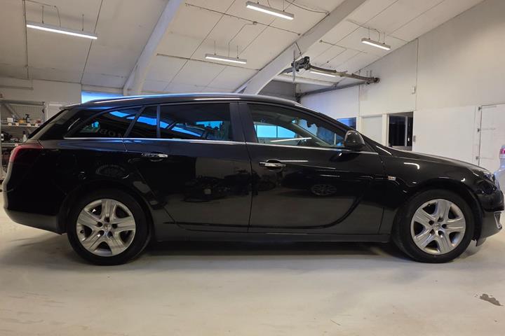 Sort Opel Insignia fra 2015