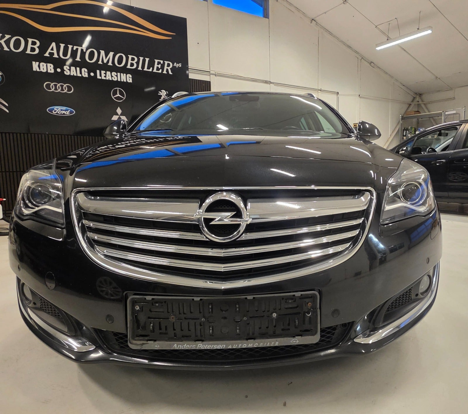 Sort Opel Insignia fra 2015