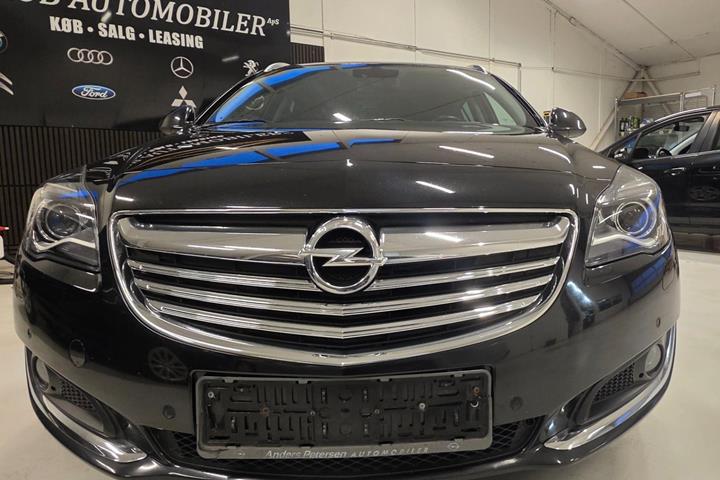 Sort Opel Insignia fra 2015