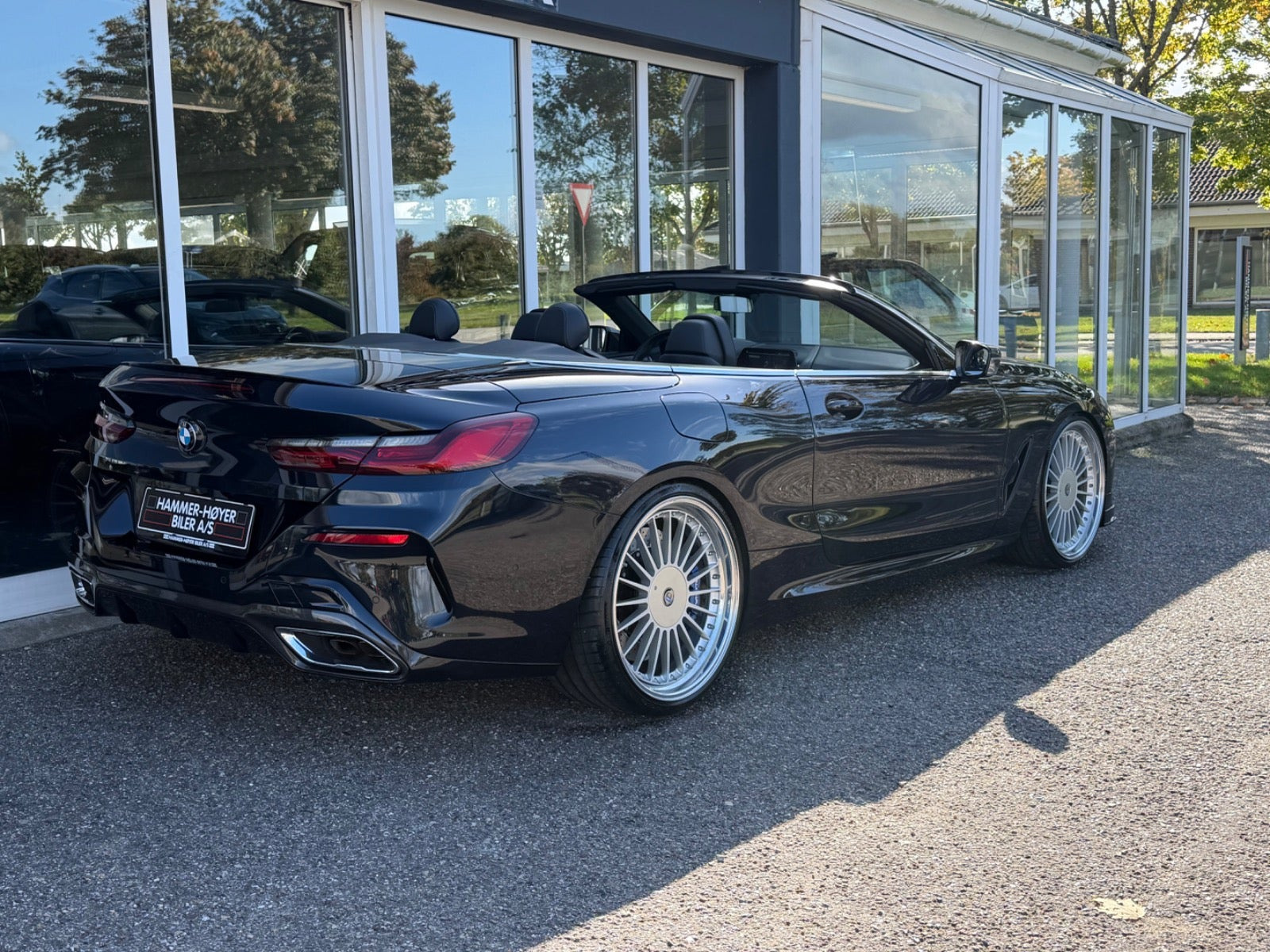 Sort BMW M850i fra 2019