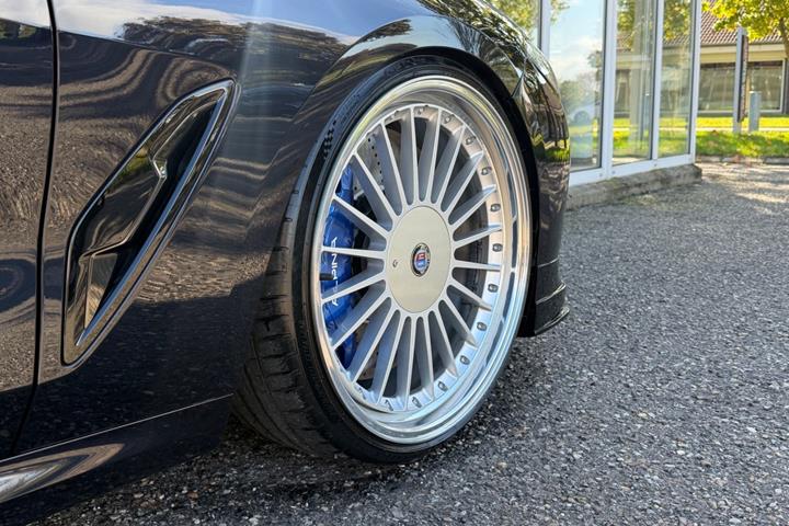Sort BMW M850i fra 2019