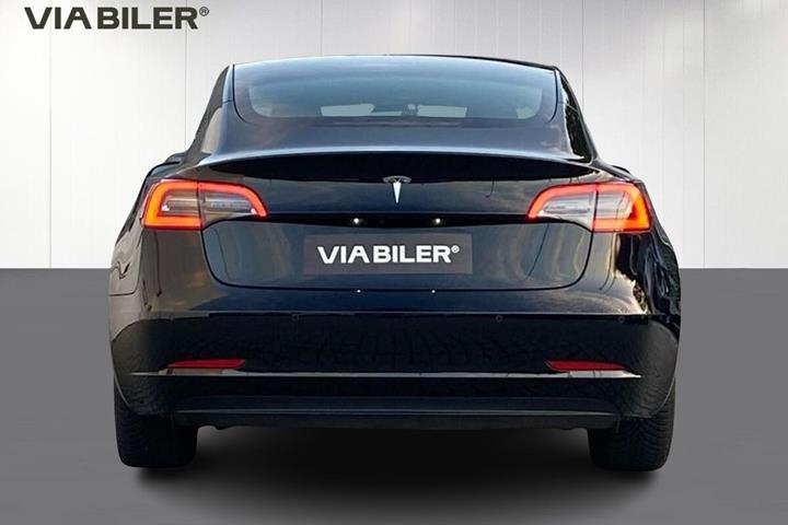 Sort Tesla Model 3 fra 2022