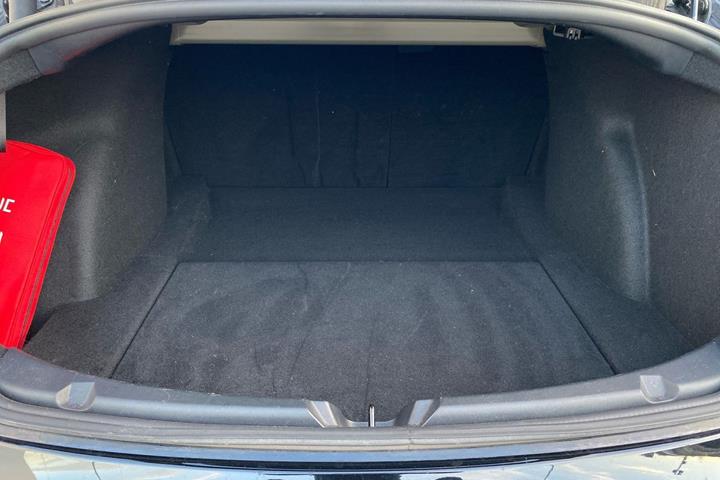 Sort Tesla Model 3 fra 2022