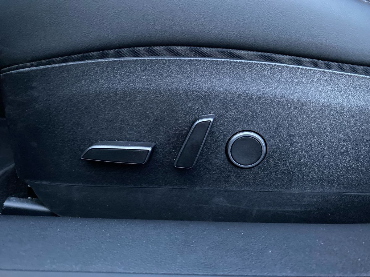 Sort Tesla Model 3 fra 2022