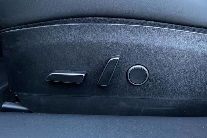 Sort Tesla Model 3 fra 2022