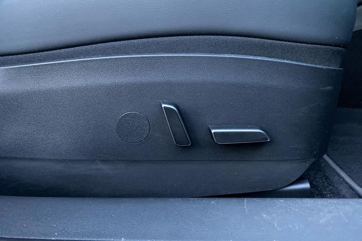 Sort Tesla Model 3 fra 2022