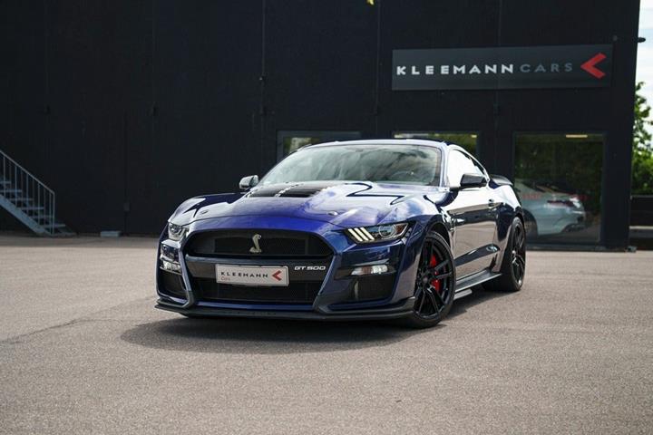 Blå Ford Mustang fra 2021