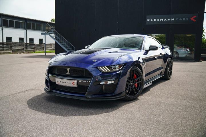 Blå Ford Mustang fra 2021