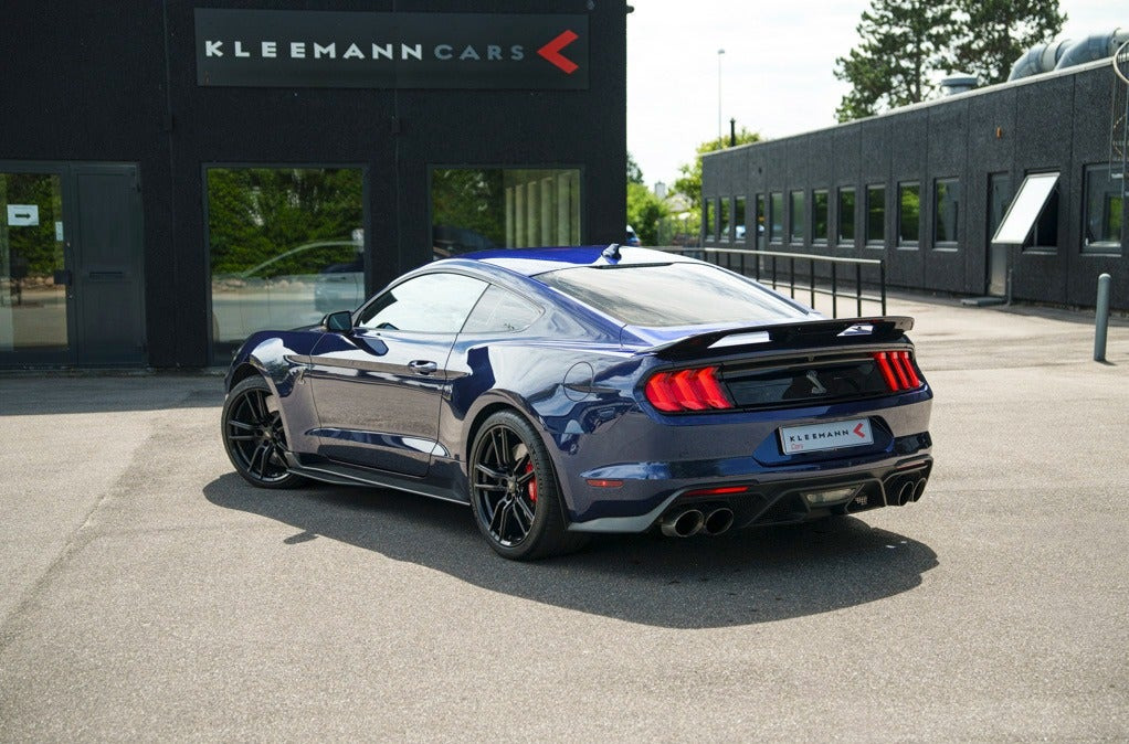 Blå Ford Mustang fra 2021