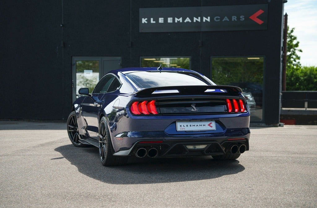 Blå Ford Mustang fra 2021