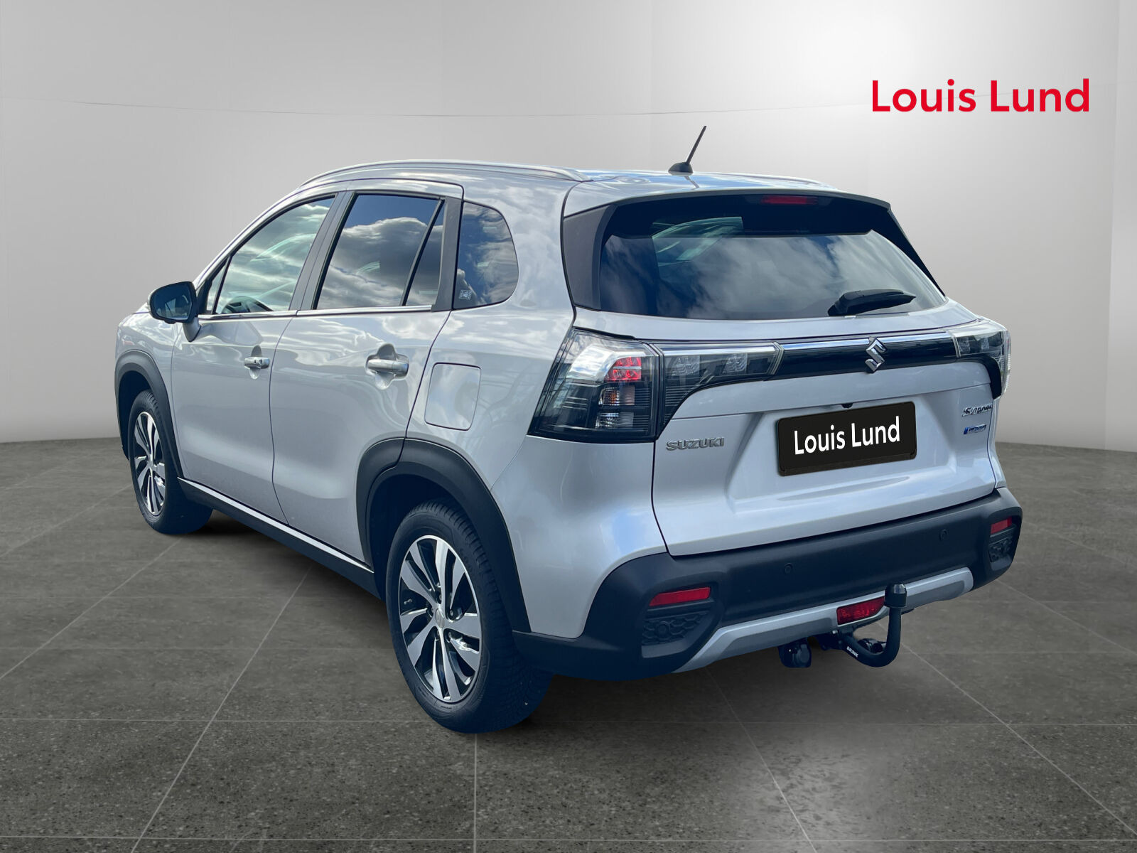 Sølv Suzuki S-Cross fra 2023