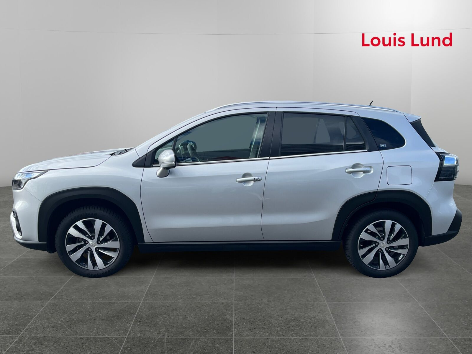 Sølv Suzuki S-Cross fra 2023