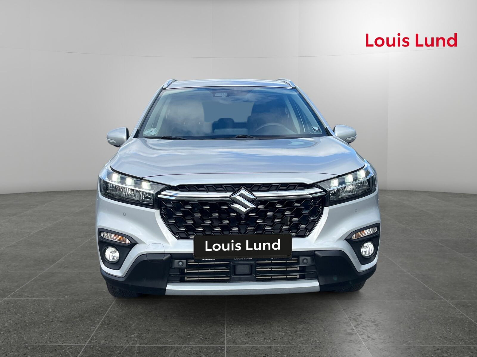 Sølv Suzuki S-Cross fra 2023