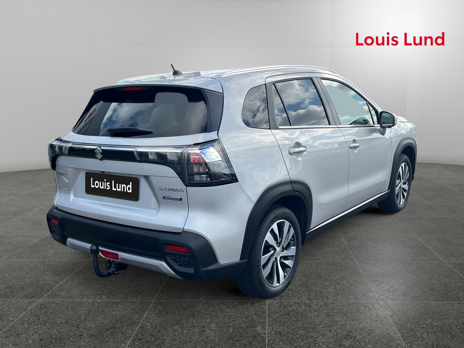 Sølv Suzuki S-Cross fra 2023