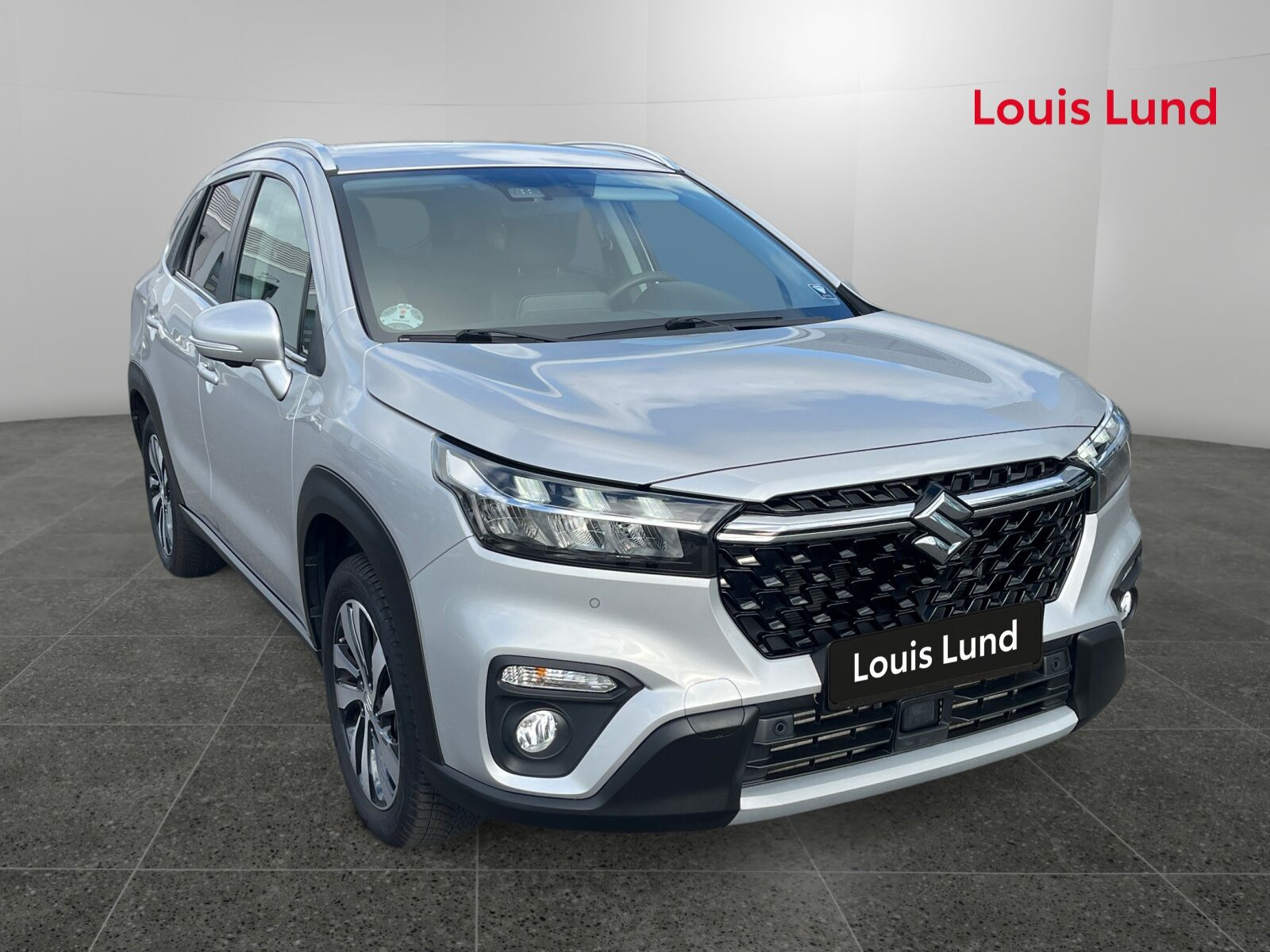 Sølv Suzuki S-Cross fra 2023