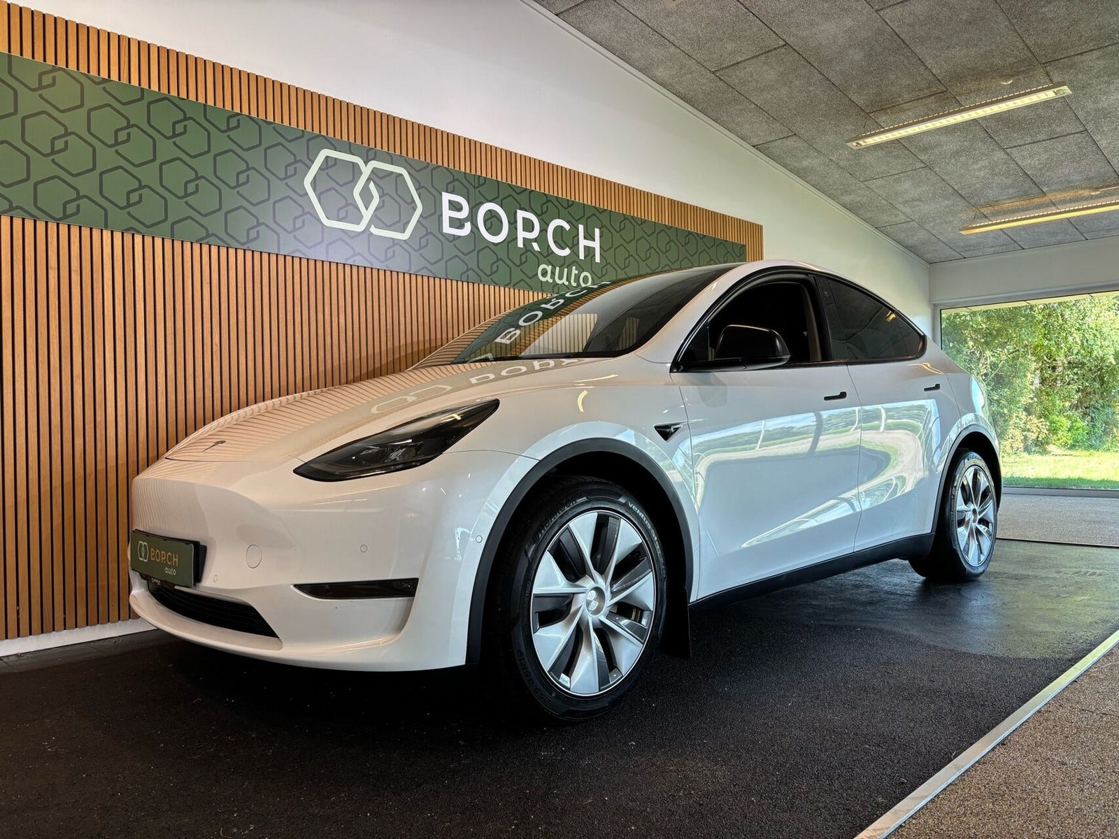 Tesla Model Y Long Range AWD