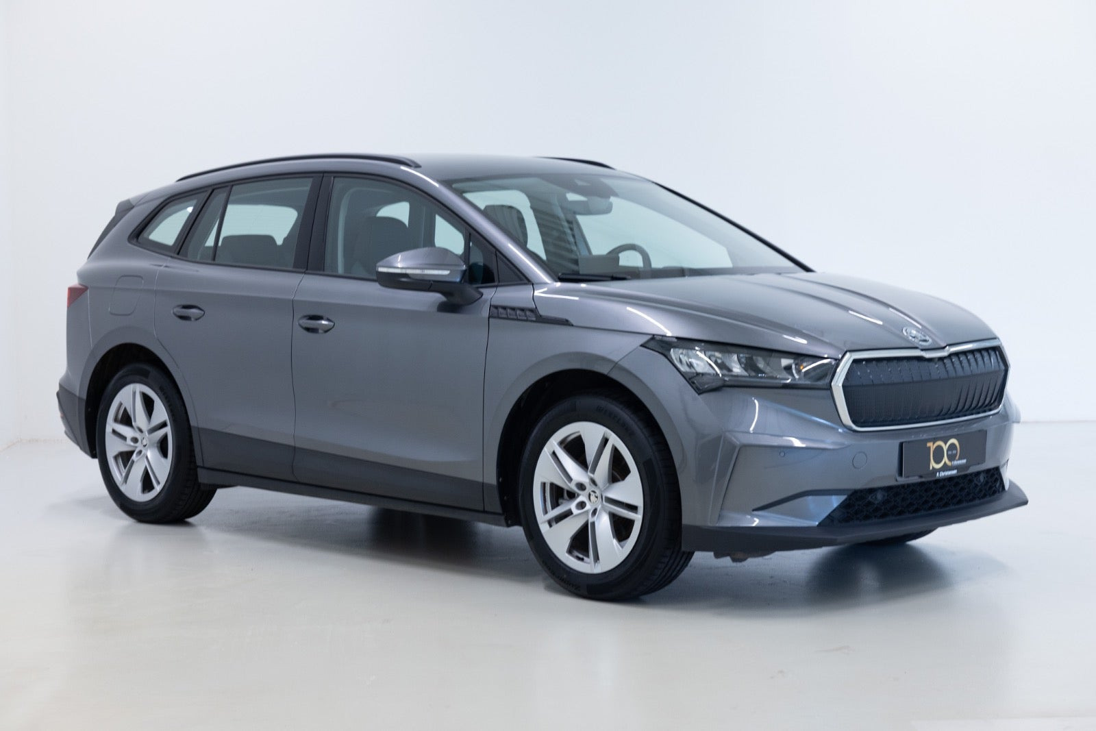 Grå Skoda Enyaq fra 2024