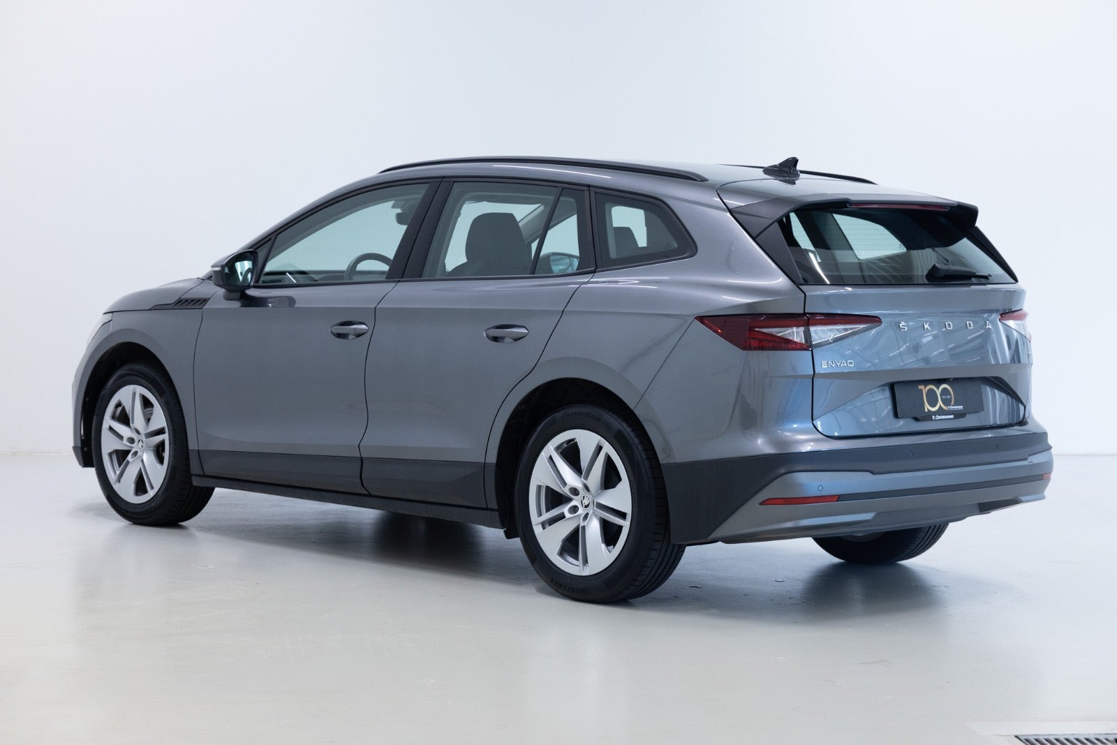 Grå Skoda Enyaq fra 2024