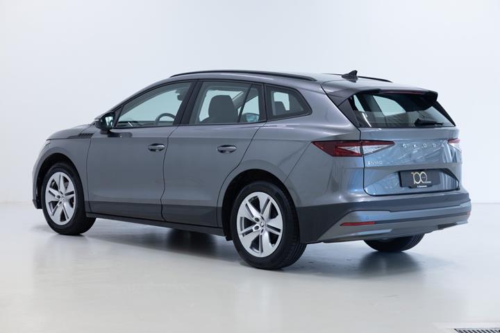 Grå Skoda Enyaq fra 2024