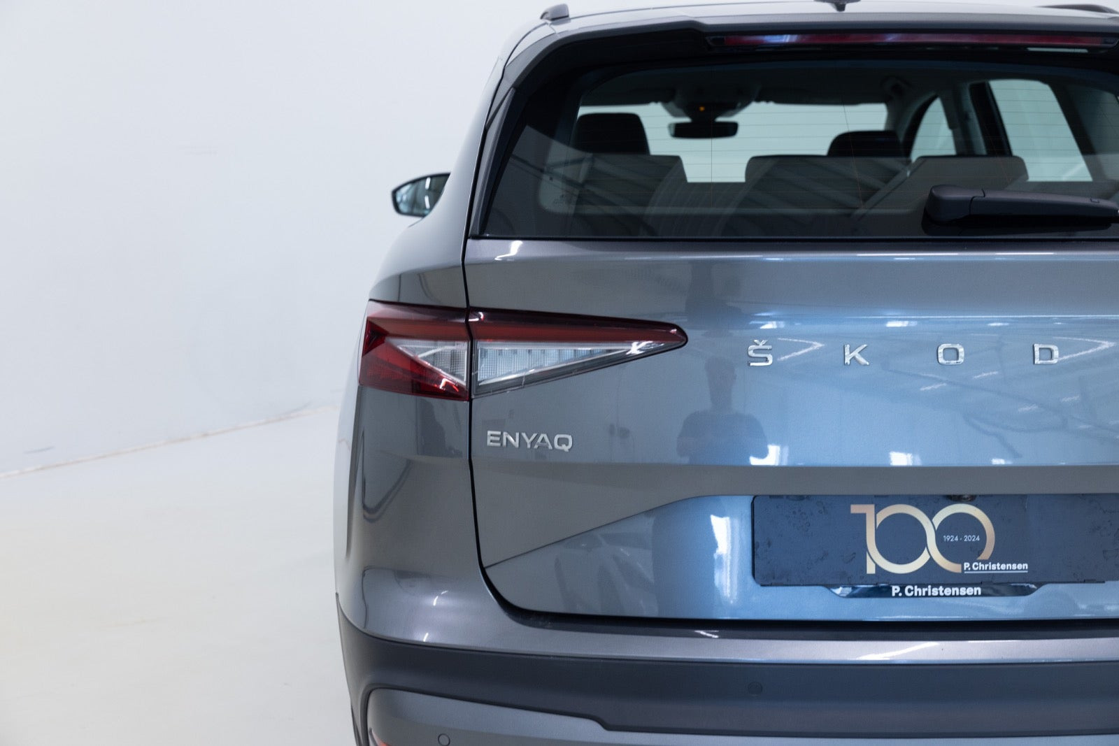 Grå Skoda Enyaq fra 2024