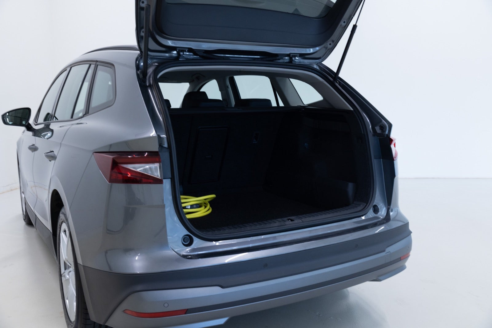 Grå Skoda Enyaq fra 2024