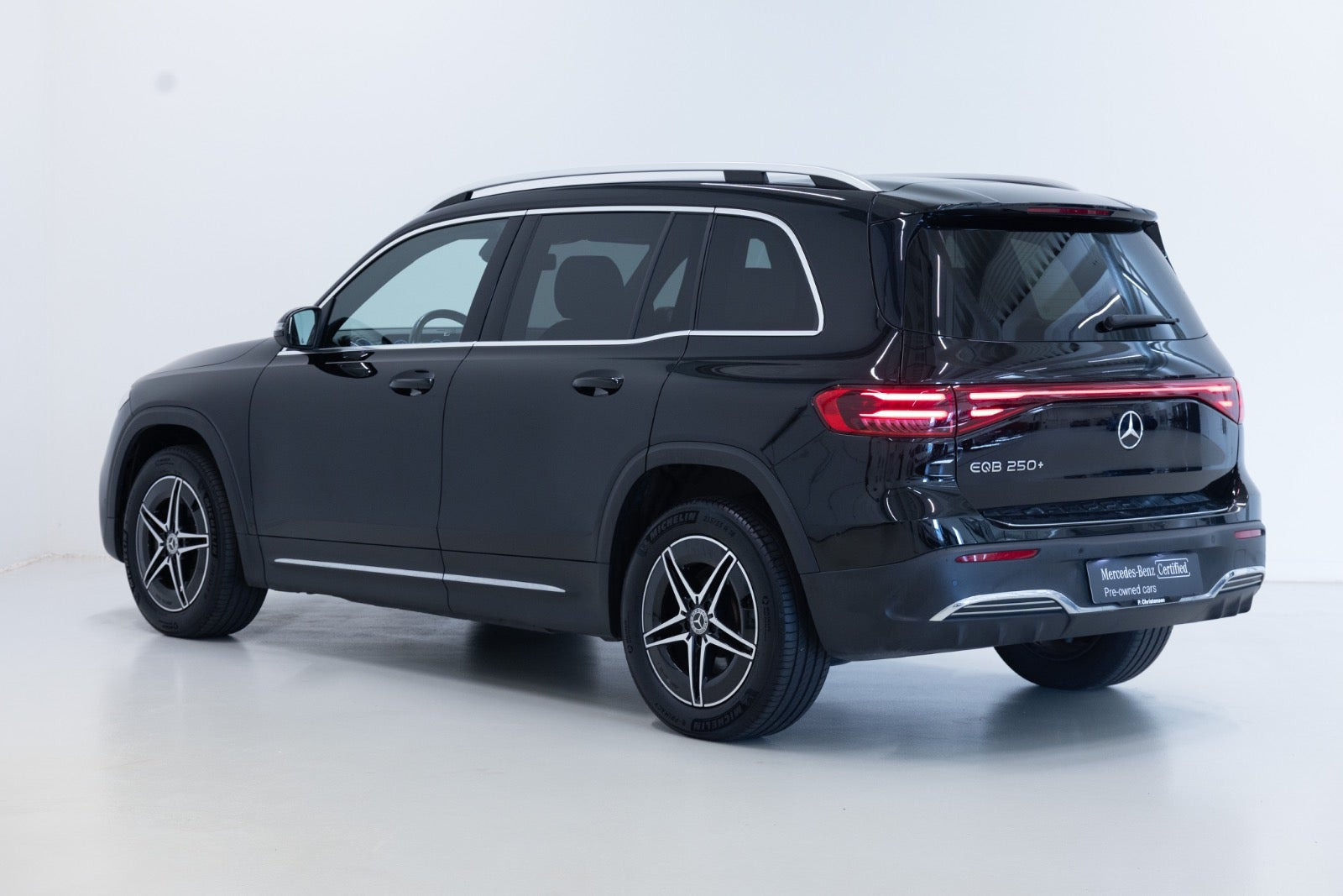 Sort Mercedes EQB250+ fra 2025