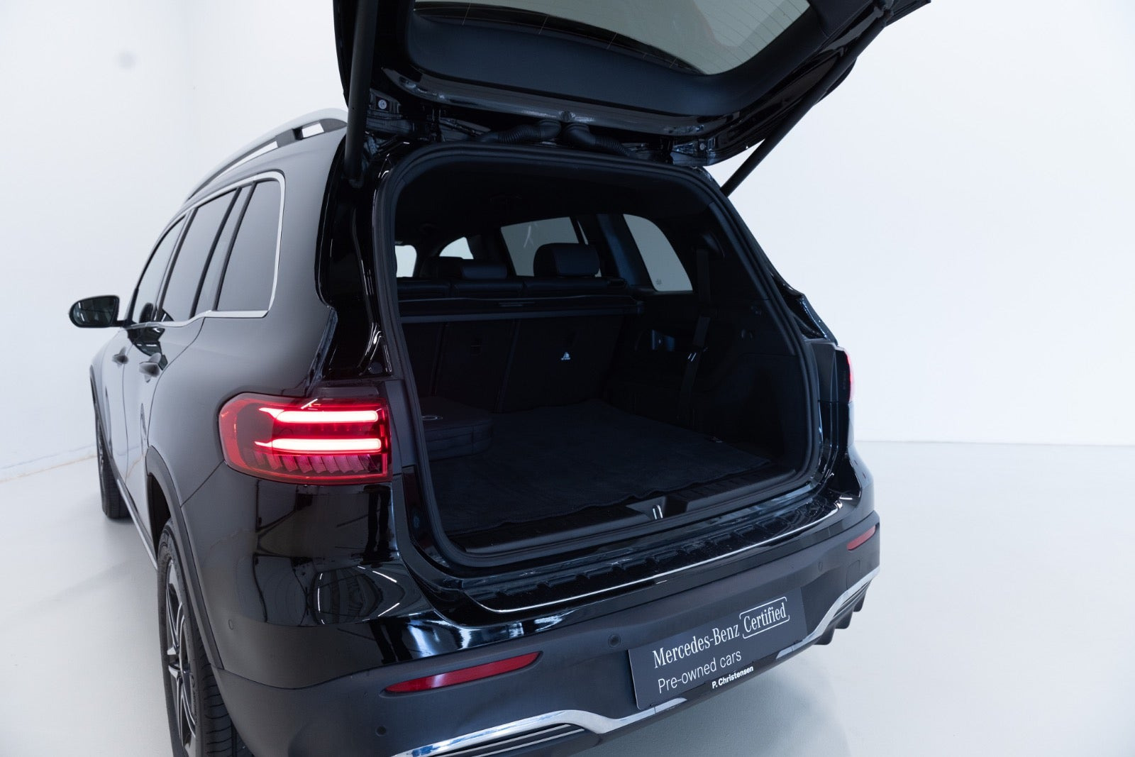 Sort Mercedes EQB250+ fra 2025