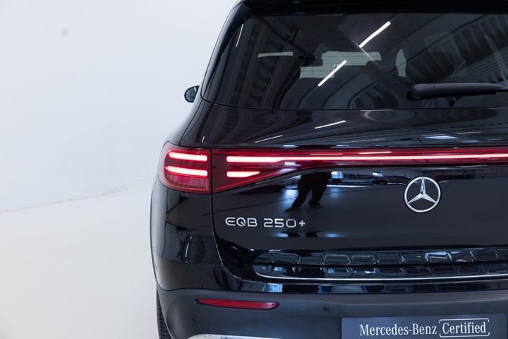 Sort Mercedes EQB250+ fra 2025
