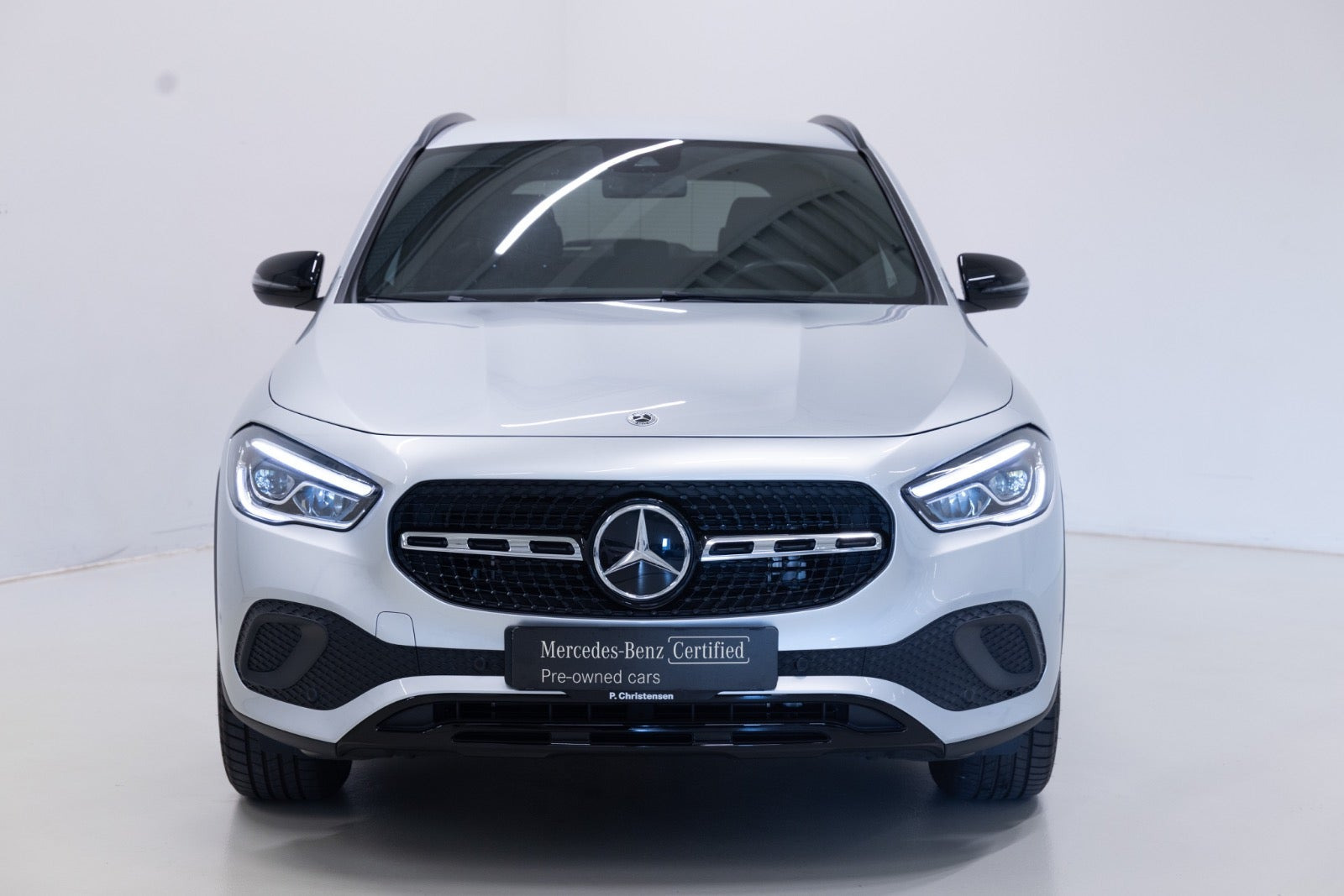 Grå Mercedes GLA250 e fra 2022