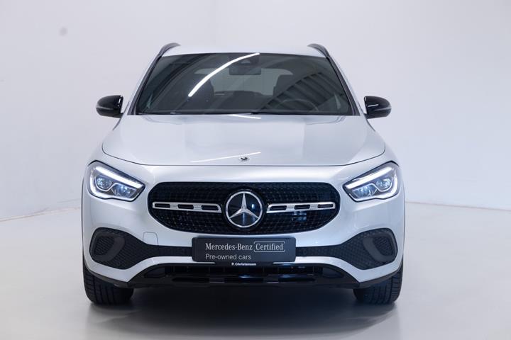 Grå Mercedes GLA250 e fra 2022