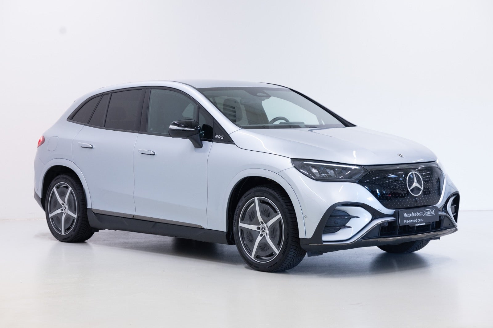 Sølv Mercedes EQE350 SUV fra 2025