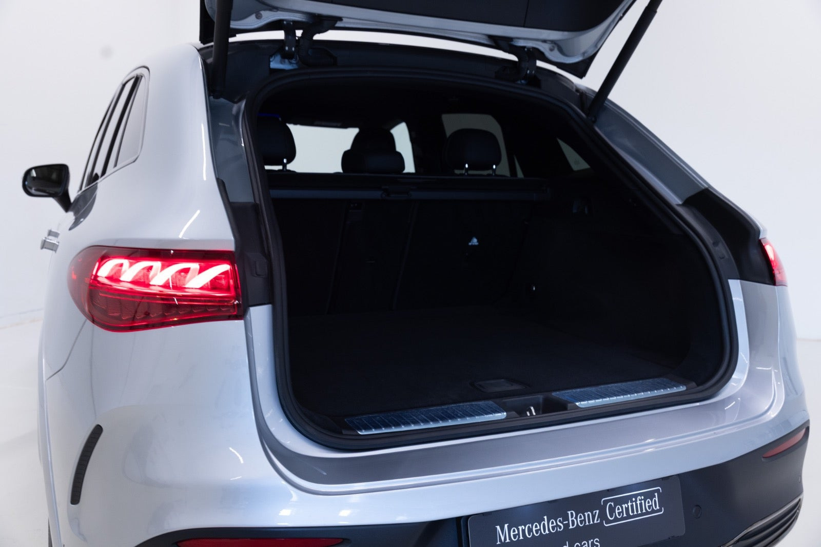 Sølv Mercedes EQE350 SUV fra 2025