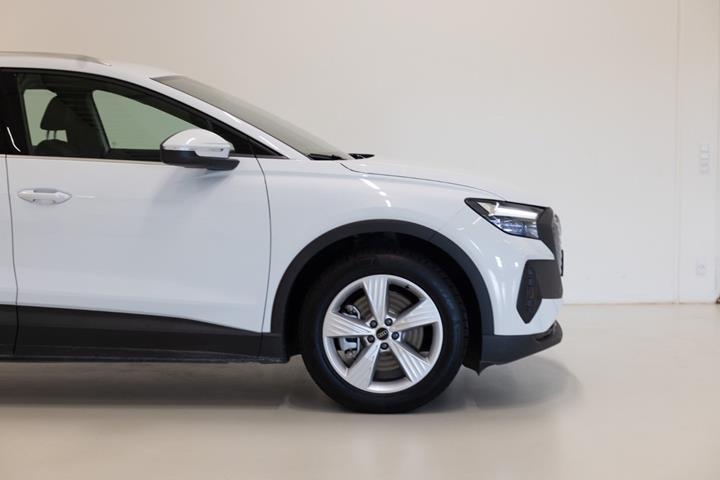 Hvid Audi Q4 e-tron fra 2024